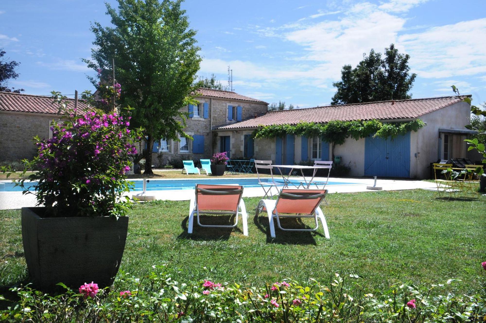 L'Instant Bleu Hotel Marans  Bagian luar foto