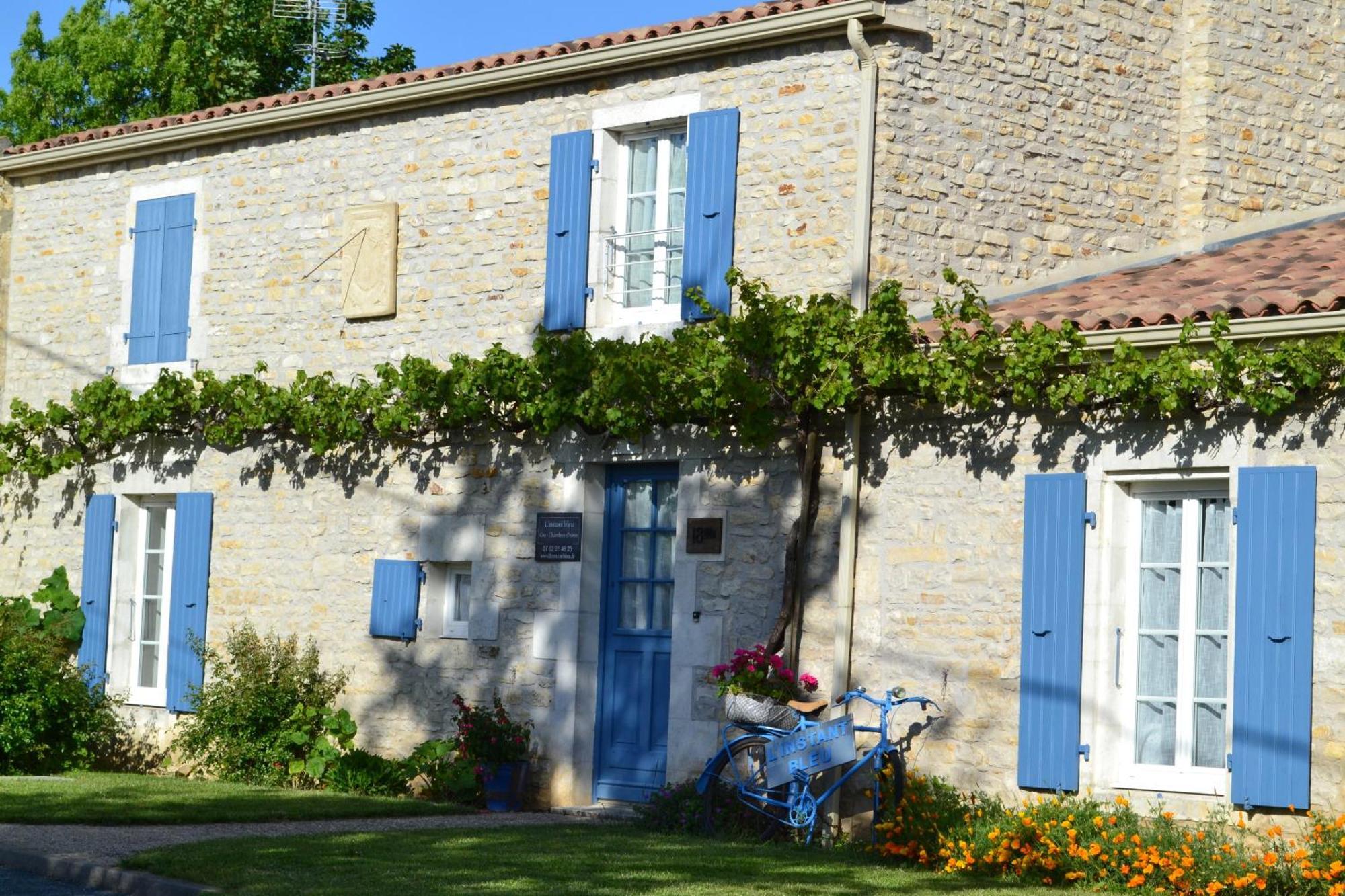 L'Instant Bleu Hotel Marans  Bagian luar foto