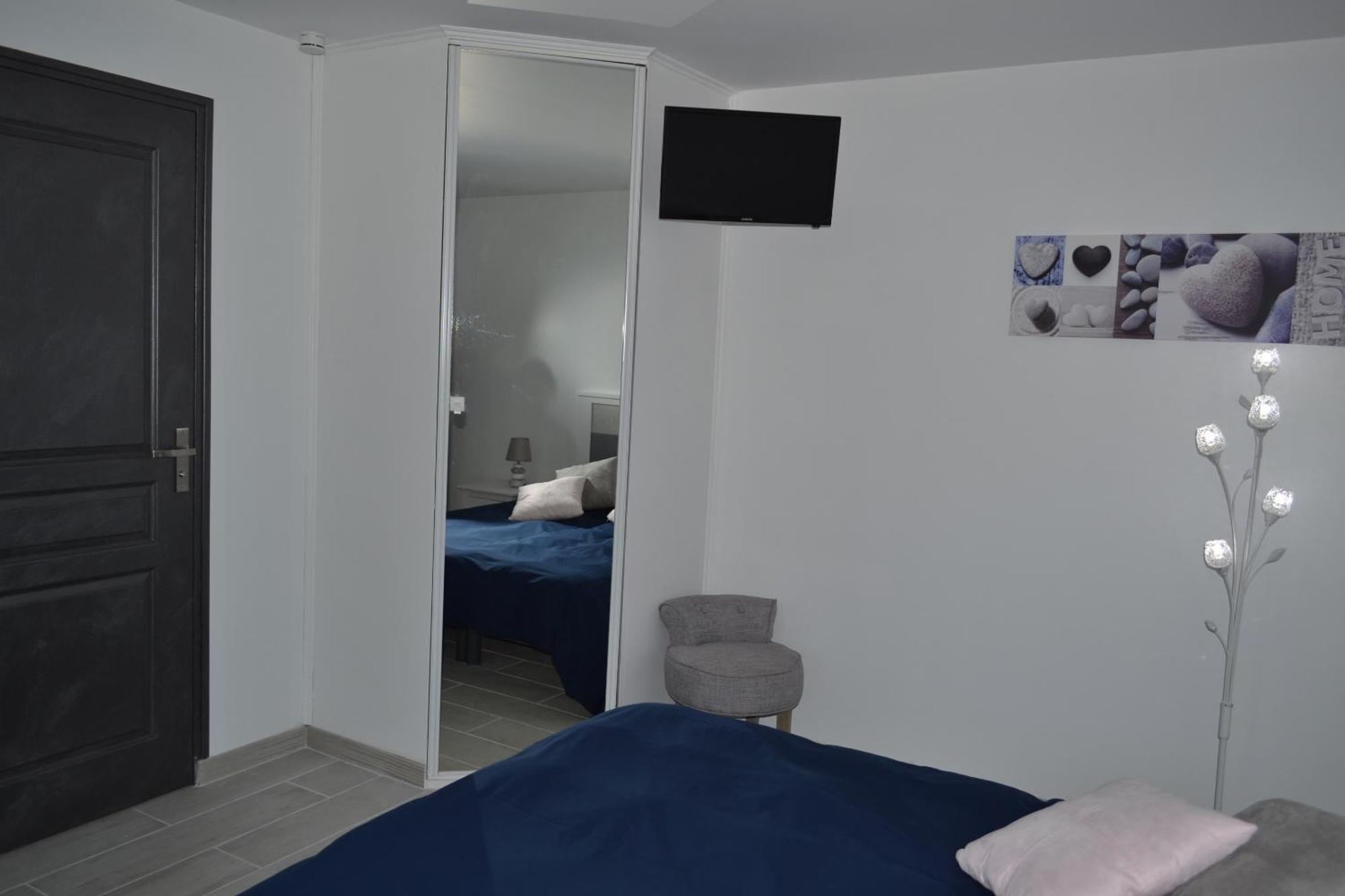 L'Instant Bleu Hotel Marans  Bagian luar foto